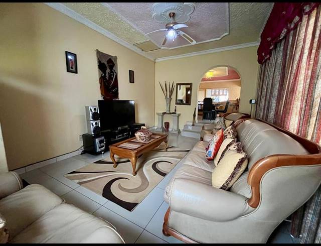 4 BEDROOM HOUSE FOR SALE IN MALVERN